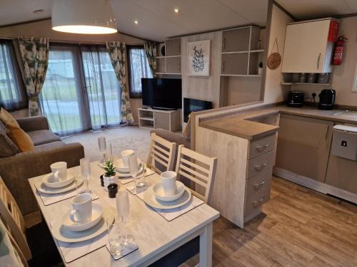 Great Houghton Resort | Billing Aquadrome- Bird Lake Pastures Holiday Caravan Sleep 6
