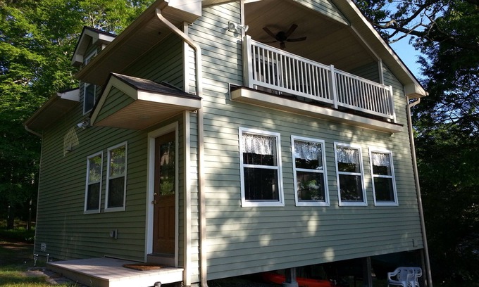 Glasgo Cottage | Billings Lake Waterfront Cottage