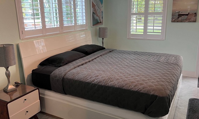 Wilton Manors House | Billy's Resort -Men only-Clothing optional-Beach Bungalow