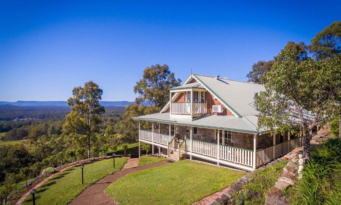 Mount View House | Bimbadeen Mountain House