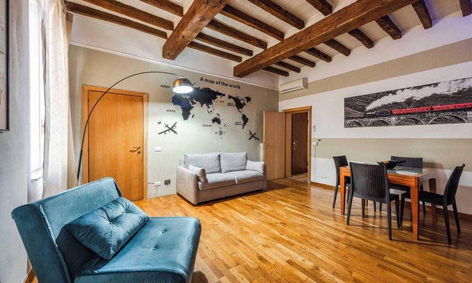 Old Town Apartment | Binario11: Center, Station, Netflix