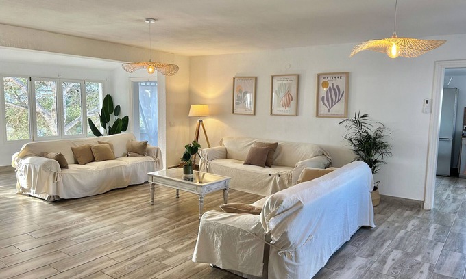Los Delfines Ski Chalet | Biniforcat Calan Forcat