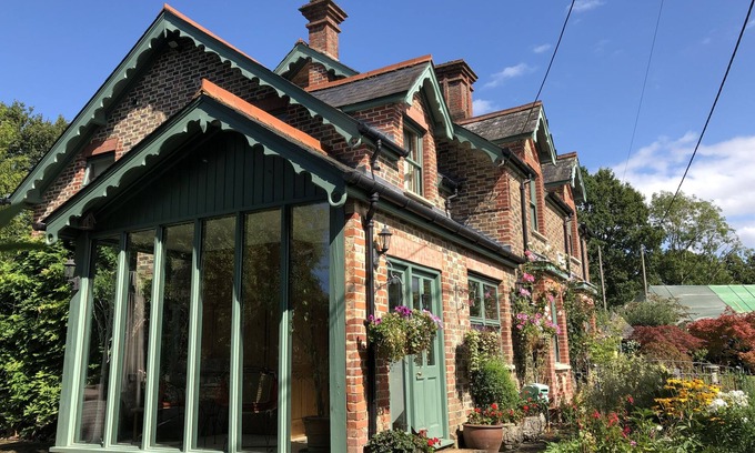 Southwater Cottage | Birchwood Cottages presented by Lazy Daze.