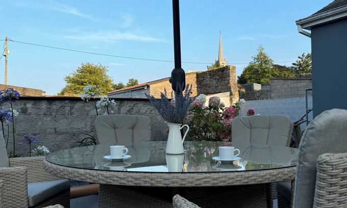 Mitchelstown House | Birdies Townhouse
