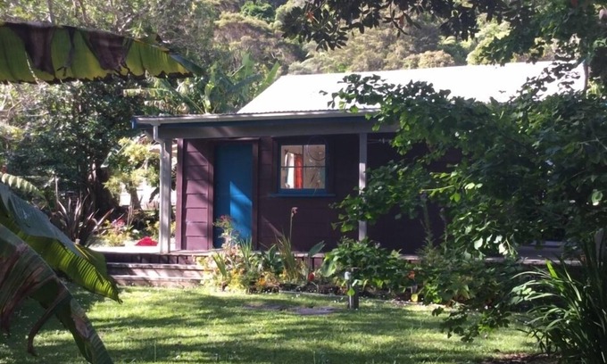 Kohukohu House | Birdsong & bananas