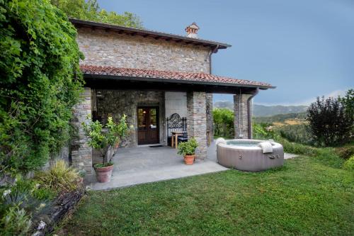 Camporgiano Bed & Breakfast | Birillina Guest House di Laura Reni