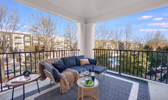 Huntersville Apartment | Birkdale Plaza Shop-Eat-Work-Play