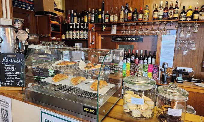 Waratah Hotel | Bischoff Hotel