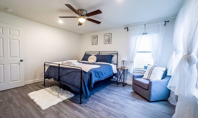Kessler Apartment | Bishop Arts| Medical Center|Zoo| Entertain