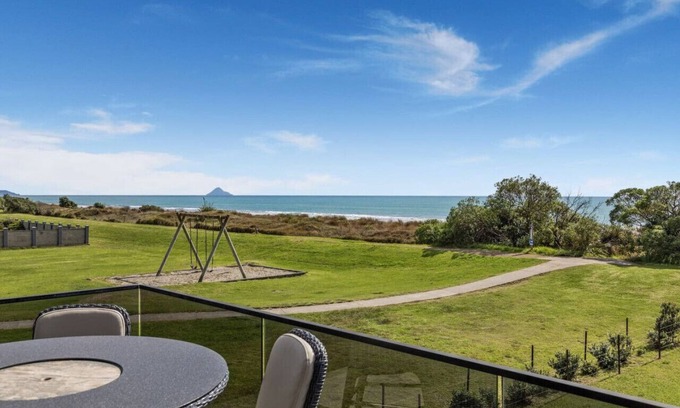 Waiotahi House | Black Bach- Beachfront Paradise Retreat