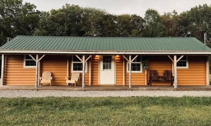 Benton Cabin | Black Bear Cabin, Gaming room and Boat parking