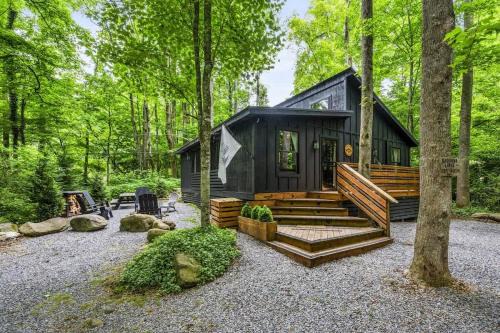 Rocky Grove House | Black Bear Lodge - Fire Pit - Hot Tub
