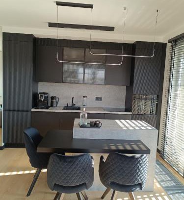 Kielce Apartment | Black Bella Apartament Kielce, Widok na Telegraf, Garaż, Klimatyzacja, Lustra w sypialni