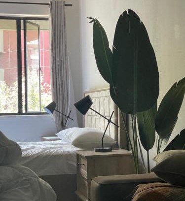 Sandown Apartment | Black Brick Luxury Apartment