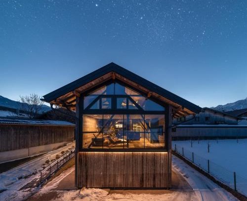 Mils Ski Chalet | Black Diamond Chalet