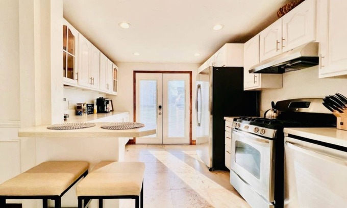 Pittsburgh House | Black & Gold Charm on Mt Washington|Garage Parking