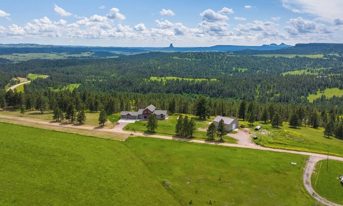 Hulett House | Black Hills retreat with Devils Tower views right from your front room!