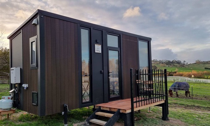 Waitoki House | Black Horse Cabin 1 by Tiny Away
