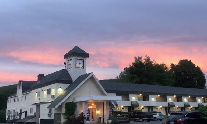 Brattleboro Hotel | Black Mountain Inn