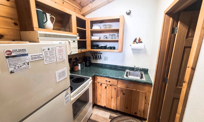 Chief Lake Resort | Black Oak Cabin- Cabin on the Chippewa Flowage within a Resort