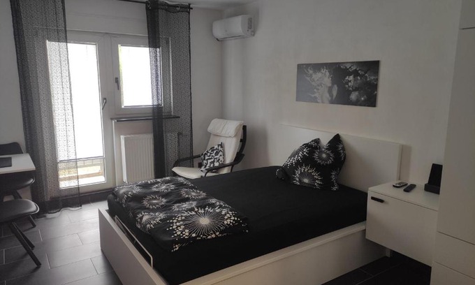 Kaninchenberg Apartment | Black & White Apartment