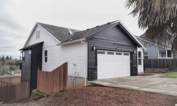 West Salem House | Black & White Hills ⛰ (LV)