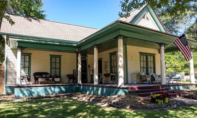 Lindale House | Blackberry Manor in Lindale TX