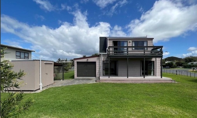 Whangaruru House | Bland Bay Bach
