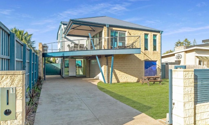 Rye House | Bliss On The Bay Downstairs