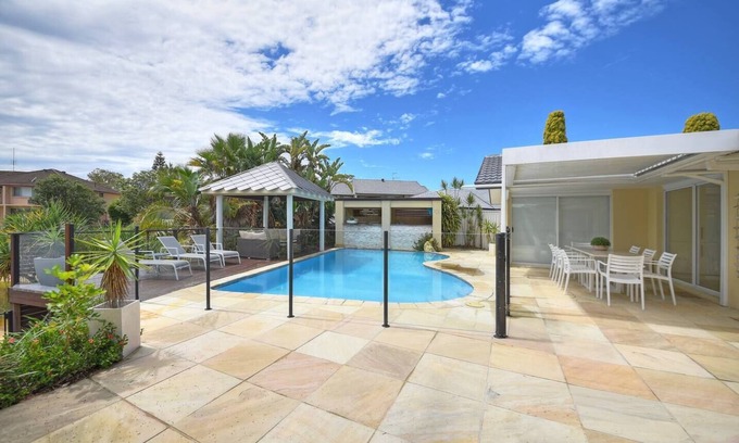 Mermaid Waters House | Bliss On The Water