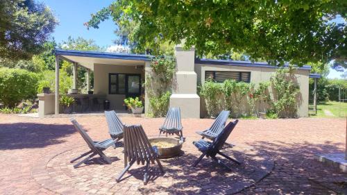 Elgin House | Blissful Country Garden King Bed Cottage
