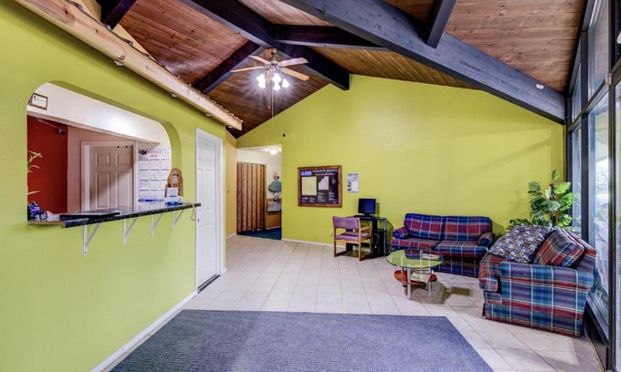 Bloomer Hotel | Bloomer Inn & Suites