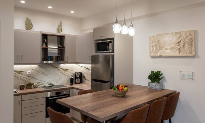 Koukaki Apartment | Blue Ark Acropolis Compass