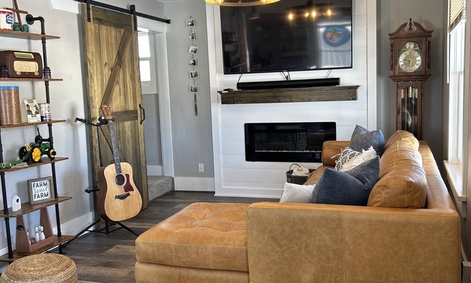 Homelake Other | Blue Barn Farmhouse - 30 min from Great Sand Dunes/20 min from Hot Springs.