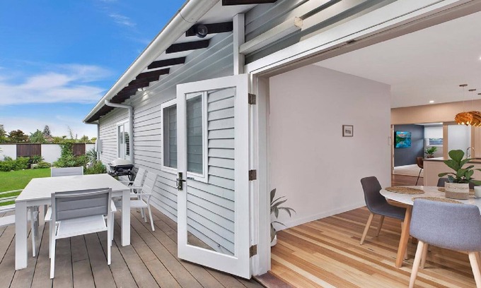 Blue Bay House | BLUE BAY COTTAGE - FAMILY FRIENDLY, WALK TO BEACH