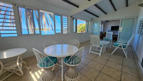 Blue Bay Apartment | Blue Bay Horizon - Beachfront Holiday Homes