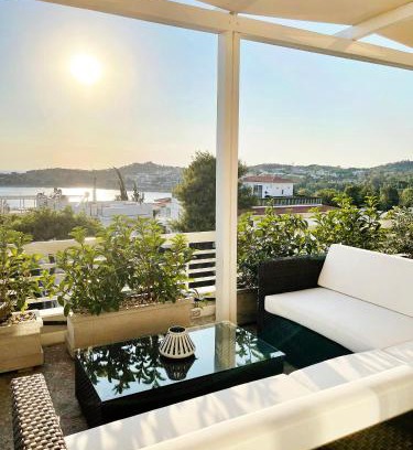 Vouliagmeni Apartment | Blue Bay Vouliagmeni Luxury Apartment