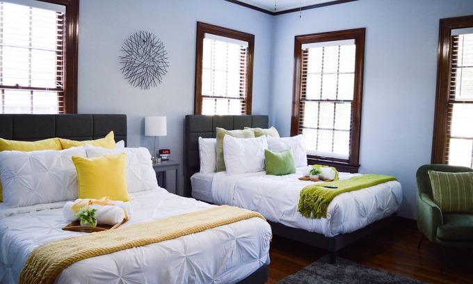 Jackson House | Blue Bengal Bungalow 5 mins to Downtown Jackson & 15 mins to Jackson’s Airport