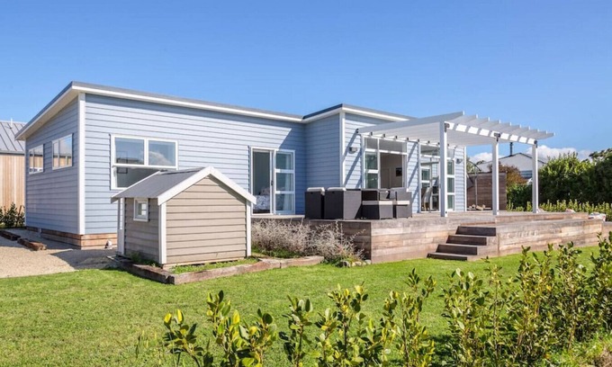 Martinborough House | Blue Bungalow, Martinborough