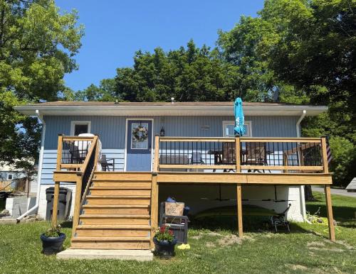 Valois House | Blue Bungalow