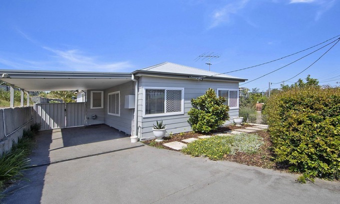 Ettalong Beach House | Blue Coast Bliss - Pet Friendly