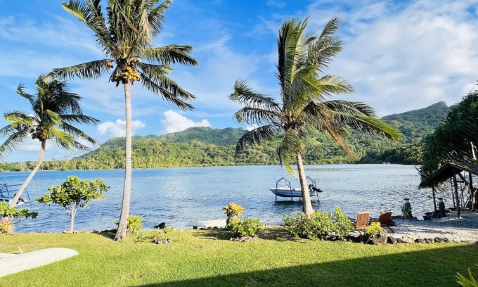 Huahine House | Blue Coral House, Luxury waterfront, Huahine