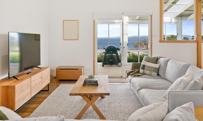 Alonnah House | Blue Cottage Bruny Island