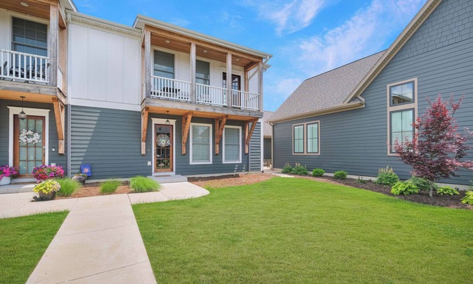 Ottawa House | Blue Dog Landing | 3 Bed, 3.5 Bath