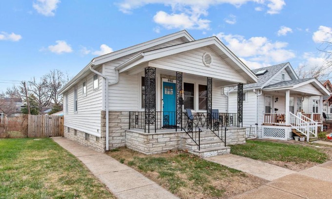 St. Louis House | Blue Door Bungalow | JZ Vacation Rentals