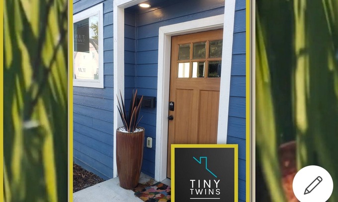 Roseburg House | Blue Downtown Stay ~ Eco & Pet Friendly Tiny Twins