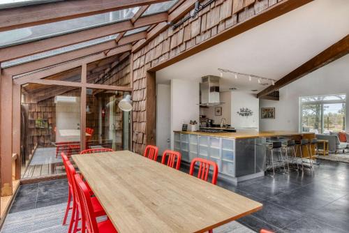 Surf Pines House | Blue Heron - Modern Chef Kitchen, Hot Tub near Beach