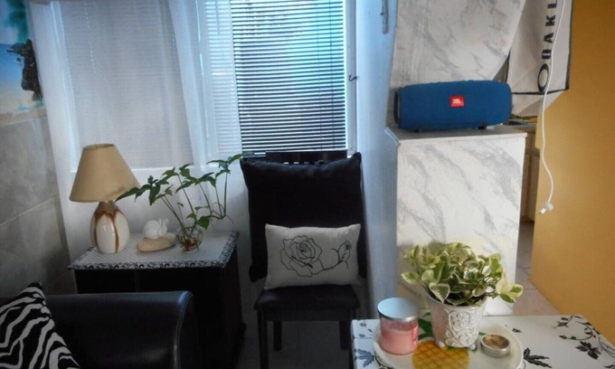 Hamilton House | Blue Horizon Guest House with sofa bed - Studio #9