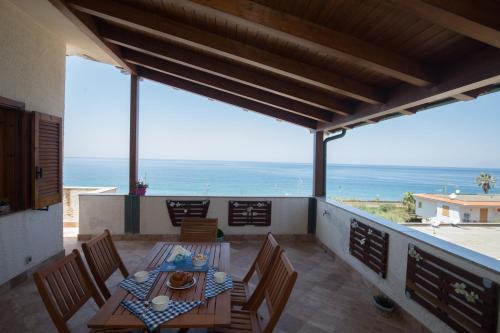 Gioiosa Marea Apartment | BLUE HOUSE by Perry-Holiday