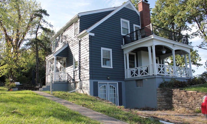 New Haven Hamilton County House | Blue Jay Bungalow- 3 bedroom withnprivate outdoor porches, kid-friendly big yard